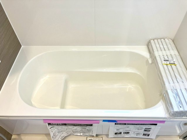 ファミリータウン柞原Ⅱ⑳の浴室|半身浴タイプの浴槽で、節水にもつながります。