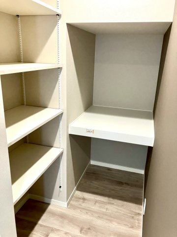 ファミリータウン柞原Ⅱ⑳の収納|さらに奥の収納部分をアップにしました。