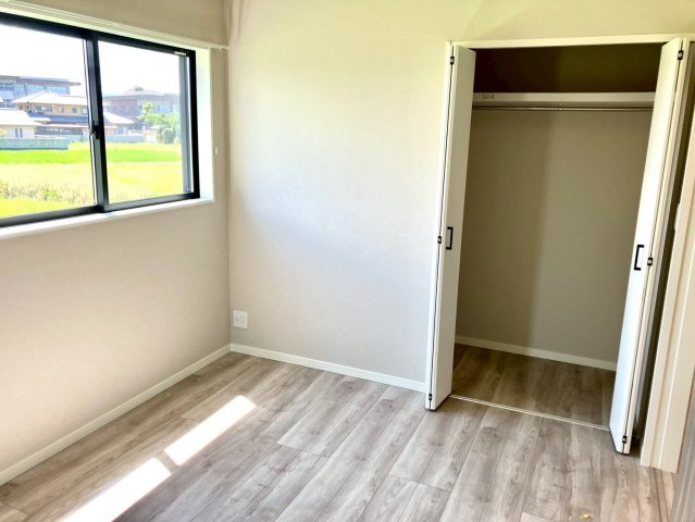 ファミリータウン柞原Ⅱ⑳の収納|２階洋室・クローゼットです。