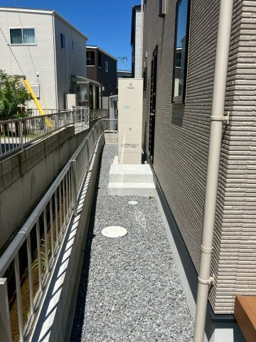 ファミリータウン柞原Ⅱ⑳のその他|建物裏側にエコキュート設置しています。