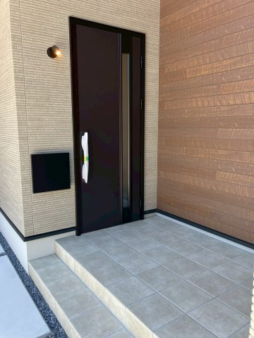 ファミリータウン柞原Ⅱ⑳の玄関|エントランスは広いスペースがあり、優雅な空間です。