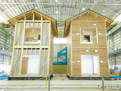 【構造・工法・仕様】 | 耐力面材として使用する耐震ボードです。建物の軸組が終わった際に、くぎ打ちをして施工します。高強度、防耐火、軽量、透湿性、高耐久、ゼロアスベスト、低ホルムアルデヒドなど、多彩な
特長を備えています。