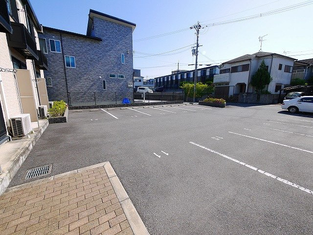 レオパレス美夢の駐車場|駐車場完備です