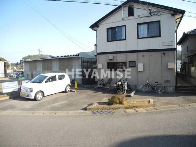 セジュール松尾の駐車場