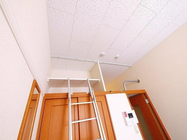 レオパレスグリューナーの収納|大きなスペースがあり、収納には困りません