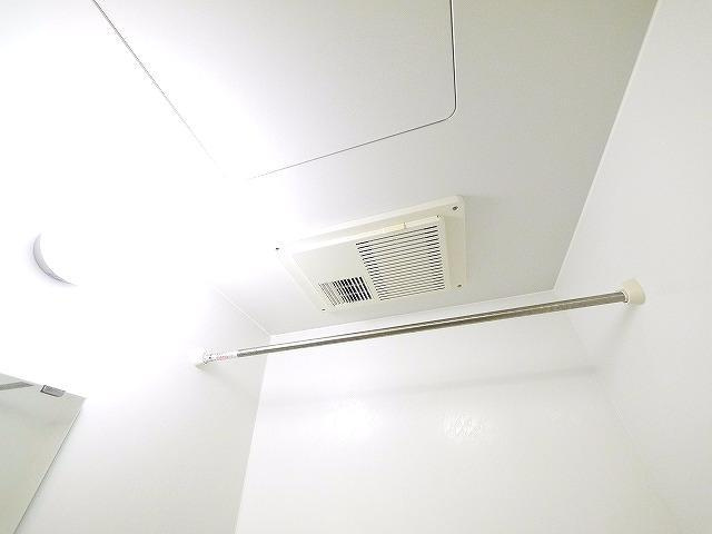 レオパレスグリューナーの設備|浴室乾燥機です