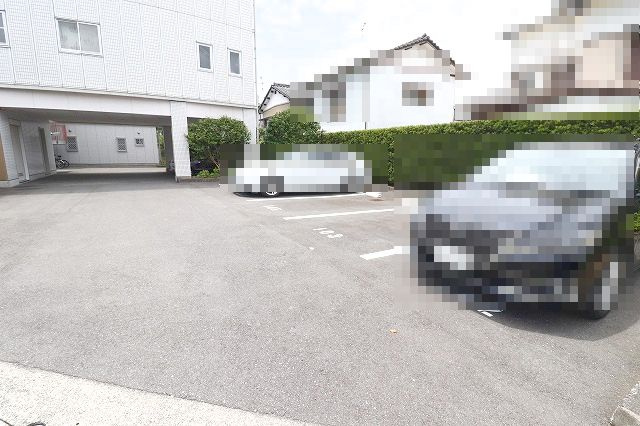 ミラドールの駐車場