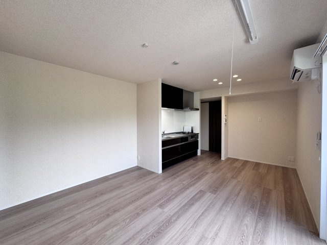 GRAMM奥海印寺EASTの居間・リビング