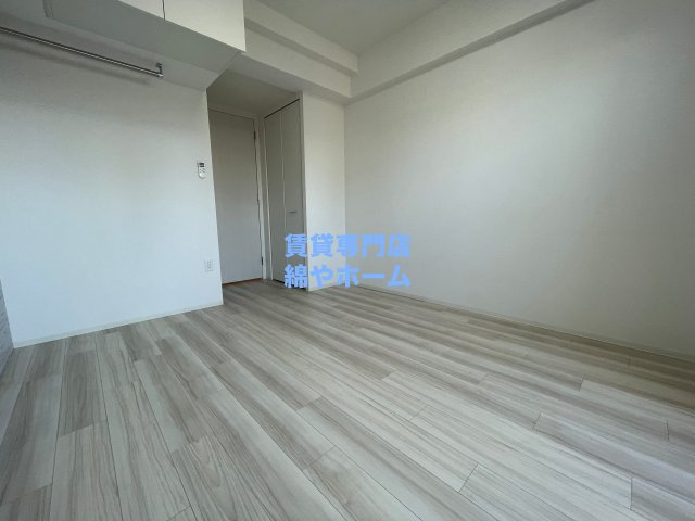 セレニテ難波プリエの寝室|広くて明るい寝室