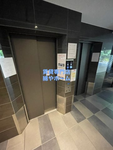 セレニテ難波プリエのエントランス|建物の内部です