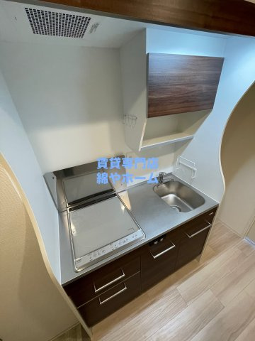 セレニテ難波プリエのキッチン|きれいなキッチンです