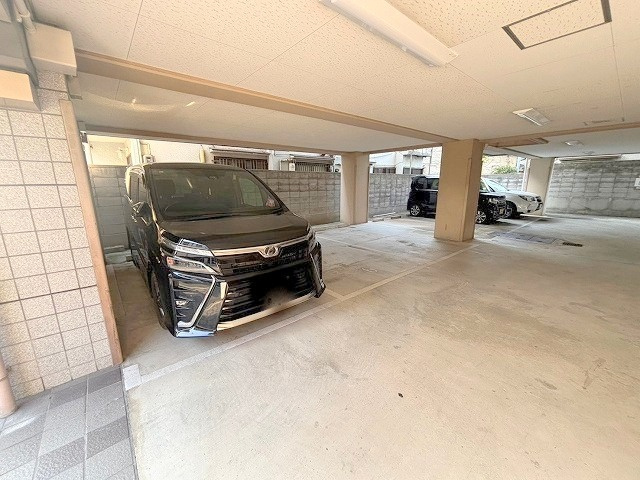 デルフィーノ上新庄の駐車場