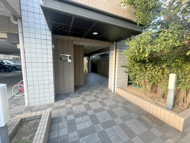 デルフィーノ上新庄のエントランス