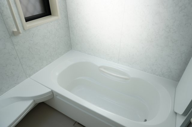 越谷市大間野町5丁目 中古戸建の浴室