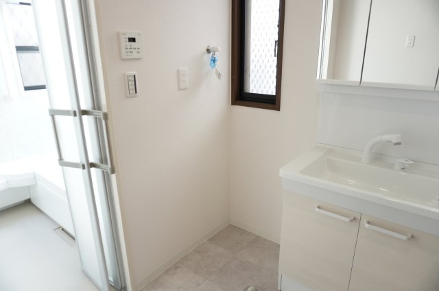 越谷市大間野町5丁目 中古戸建のランドリースペース