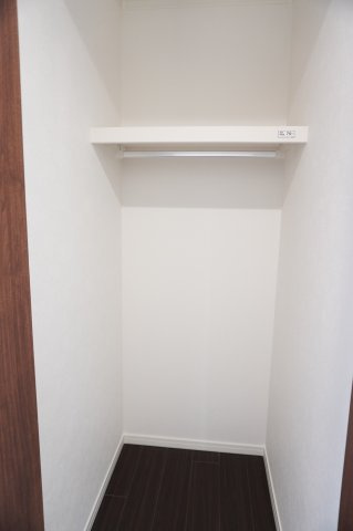 越谷市大間野町5丁目 中古戸建の収納|1階 廊下 クローゼット