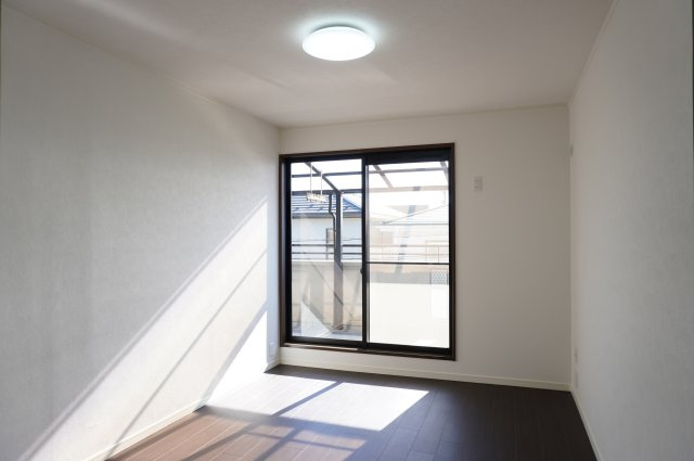 越谷市大間野町5丁目 中古戸建の洋室|6.7帖