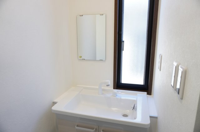 越谷市大間野町5丁目 中古戸建の独立洗面台|2階