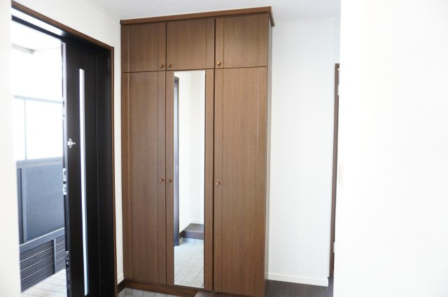 越谷市大間野町5丁目 中古戸建の玄関