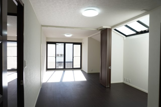 越谷市大間野町5丁目 中古戸建の居間・リビング