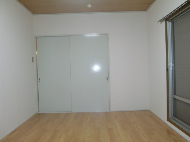 パナハイツ青谷の洋室