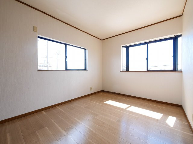 北永井町遊田邸の洋室|落ち着いた色調の洋室です