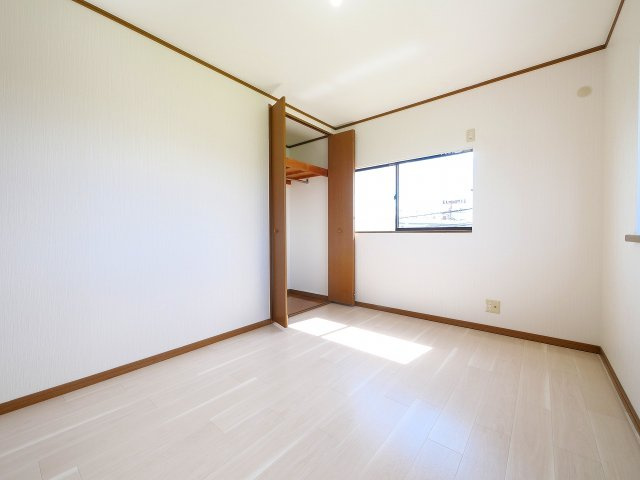 北永井町遊田邸の寝室|開放的な寝室です