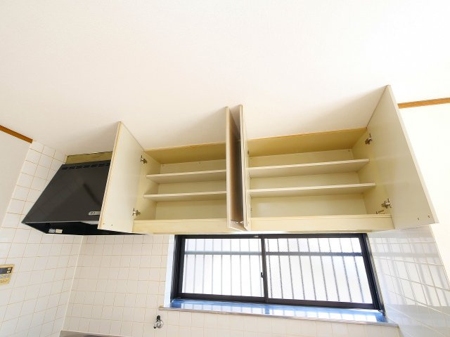 北永井町遊田邸のキッチン|コンパクトなキッチンで掃除もラクラク