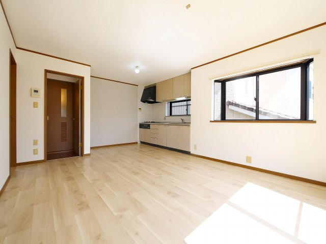 北永井町遊田邸の居間・リビング|こちらの居間で趣味の時間をお楽しみください