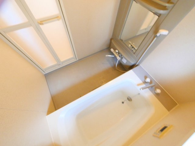 北永井町遊田邸の浴室|日々の疲れを癒すお風呂付です