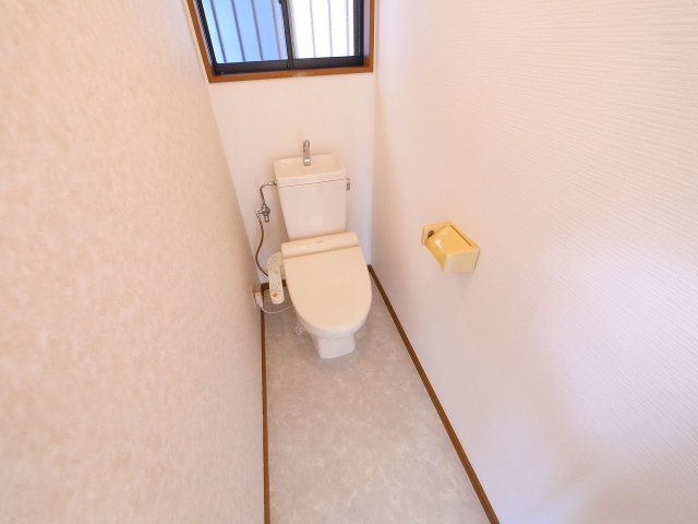 北永井町遊田邸のトイレ|ゆったりとした空間のトイレです