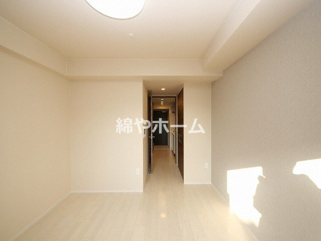 レジュールアッシュ玉造の洋室|明るい洋室です