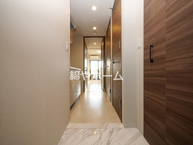 レジュールアッシュ玉造の玄関|ゆったりとした玄関です