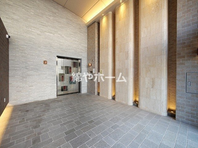 レジュールアッシュ玉造のロビー|毎日通るロビーはこのようになっています