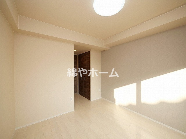 レジュールアッシュ玉造の洋室|明るい洋室です