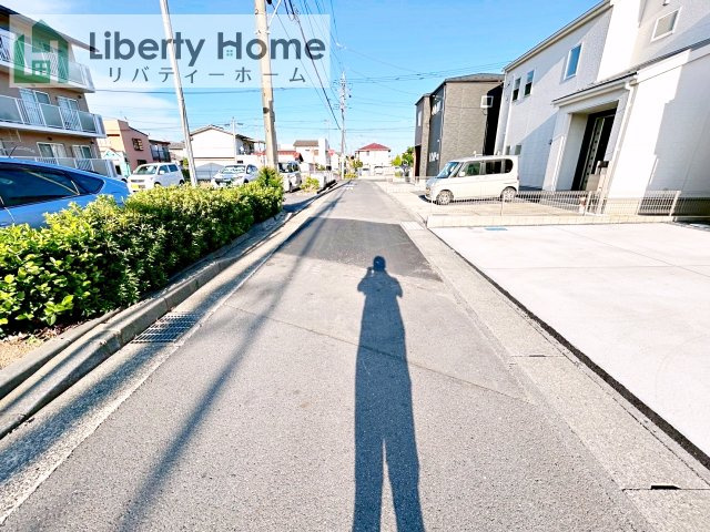 水戸市見和3丁目　新築戸建　B号棟の前面道路含む現地写真