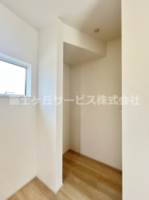 【収納】 | 富士市天間 23-1期 新築一戸建て 2号棟 | キッチン横にパントリーがあります