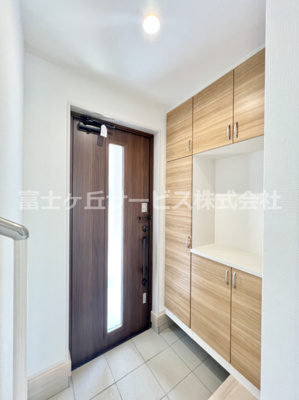 【玄関】 | 富士市天間 23-1期 新築一戸建て 2号棟 | ゆったりとした玄関です