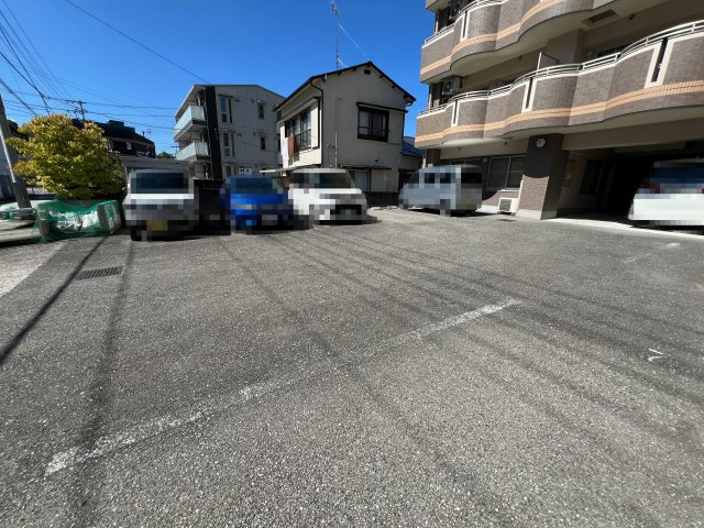 クレアフジモトの駐車場