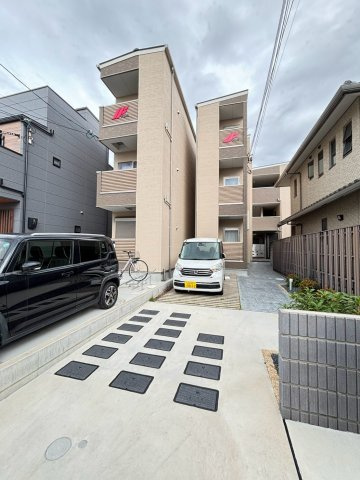 コティ諏訪ノ森の駐車場