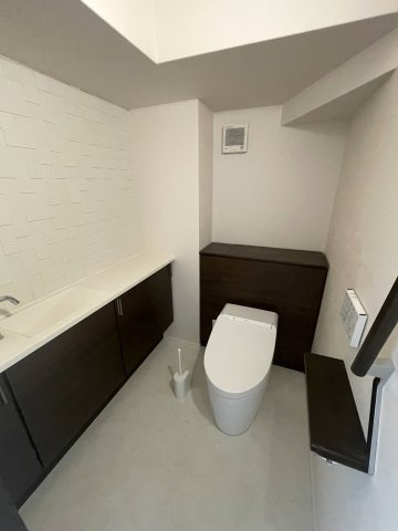 【トイレ】 | 寒河江市　七日町　築浅中古戸建 | 1F　WC