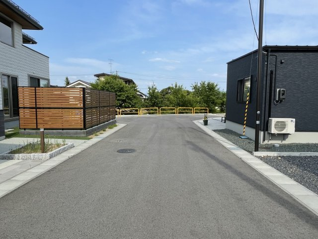 【前面道路含む現地写真】 | 寒河江市　七日町　築浅中古戸建
