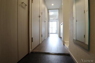 【玄関】 | プレサンス名古屋菊井セルカ | 収納もある玄関です