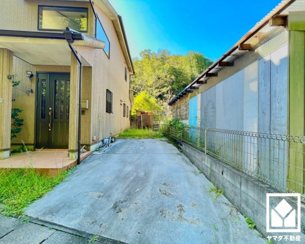 宇治市炭山土井谷の駐車場