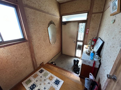 【玄関】 | 【土地2筆、建物2棟】沼田市下川田町　倉庫付き戸建て