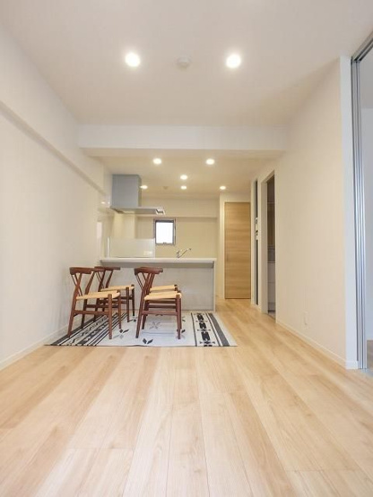 【居間・リビング】 | E・Maison Nishijin | 別号室の写真になります。現況優先。