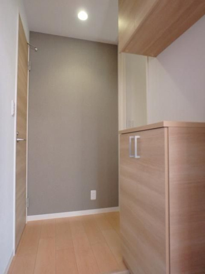【玄関】 | E・Maison Nishijin | 別号室の写真になります。現況優先。