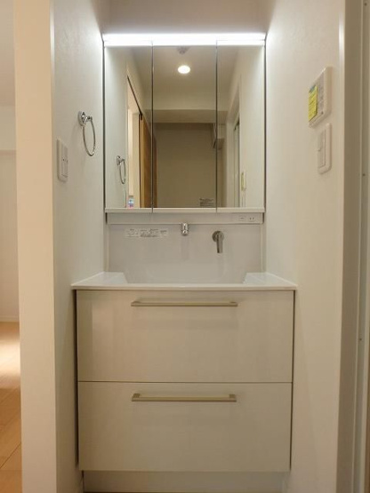 【洗面所】 | E・Maison Nishijin | 別号室の写真になります。現況優先。