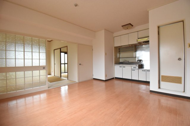 杉本マルミマンションの居間・リビング