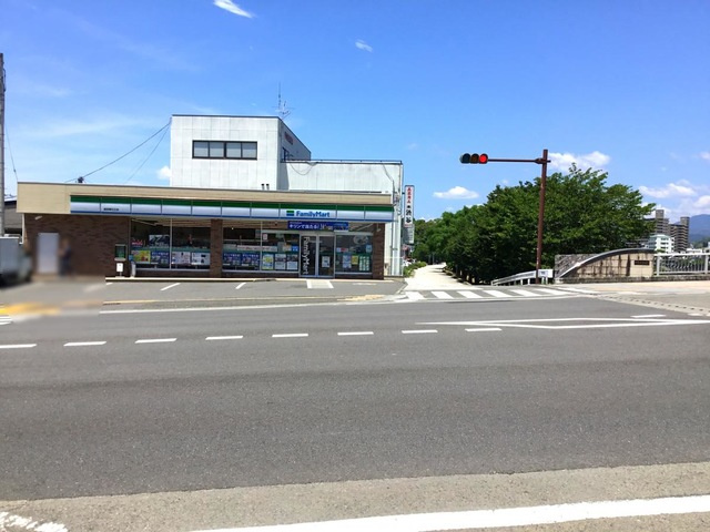 グランディール・城山の周辺|ファミリーマート 高知東石立店 1km